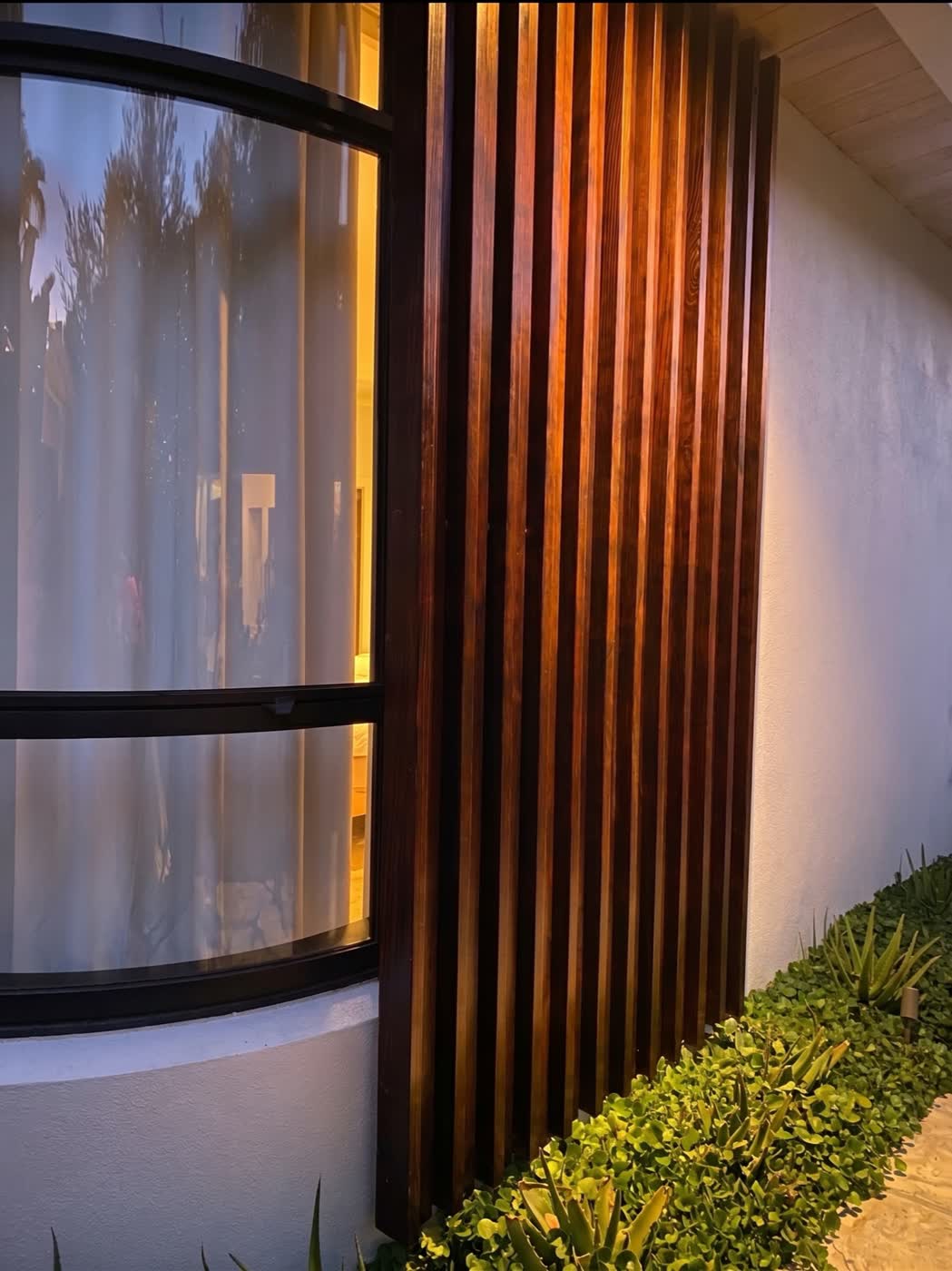 merbau screen - Clovelly — outdoor rooms by HAWK Projects